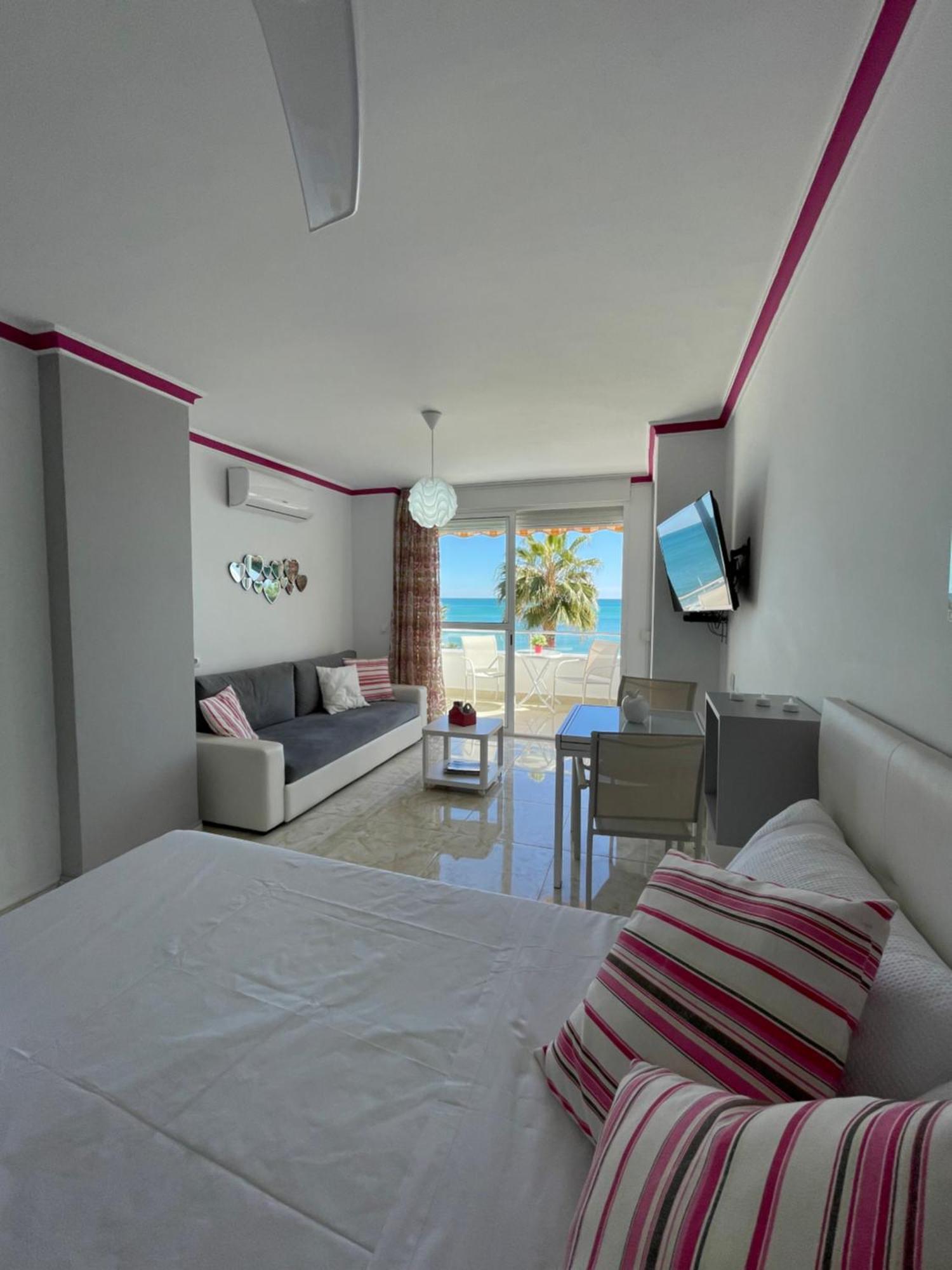Roca Chica. Studio - First Line Beach Torremolinos Exterior foto