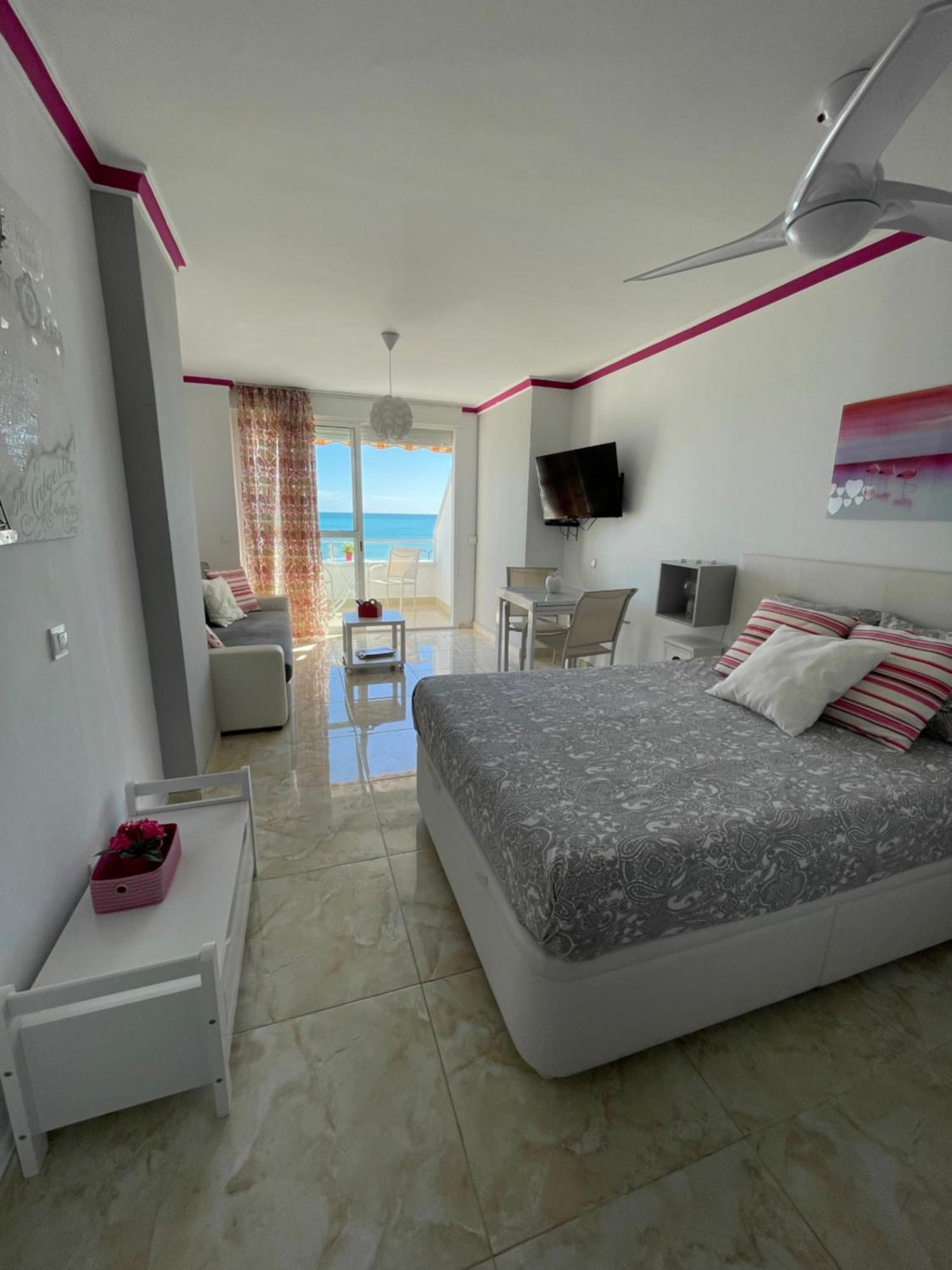 Roca Chica. Studio - First Line Beach Torremolinos Exterior foto